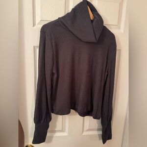 Cozy Dark gray ribbed cropped turtleneck women’s sweater. Size XL